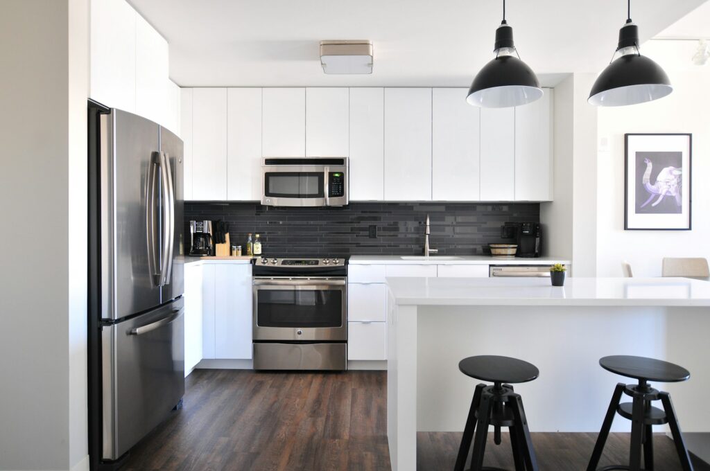 DIY Kitchen Remodeling vs. Hiring Professionals in NYC
